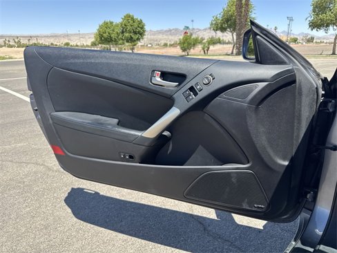 Used 2016 Hyundai Genesis Coupe 3.8 image 9