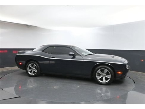 Used 2019 Dodge Challenger SXT image 8