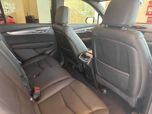 Used 2025 Cadillac XT6 Luxury image 25