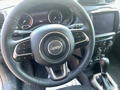 Certified 2022 Jeep Renegade Latitude w/ Convenience Group image 12