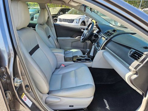 Used 2013 Toyota Camry L image 17