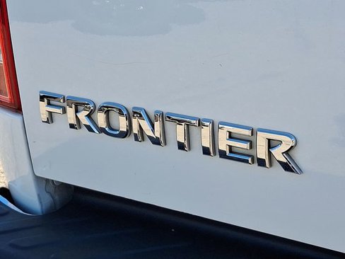 Used 2018 Nissan Frontier SV image 29