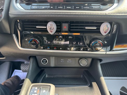 Used 2023 Nissan Rogue SL w/ SL Premium Package image 25