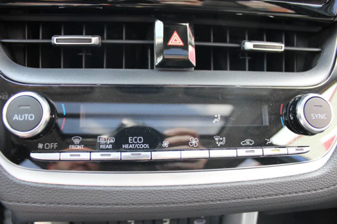 Used 2023 Toyota Corolla Cross XLE image 12