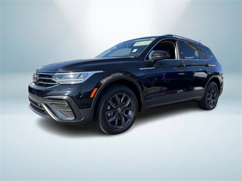 Certified 2022 Volkswagen Tiguan SE w/ Panoramic Sunroof Package image 2