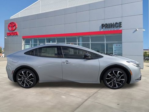 New 2025 Toyota Prius Plug-In Hybrid image 3