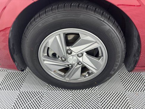 Used 2024 Hyundai Elantra SE image 12