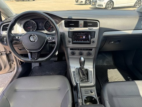 Used 2015 Volkswagen Golf S image 11