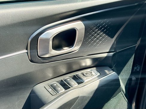 Used 2022 Kia Sorento LX image 17