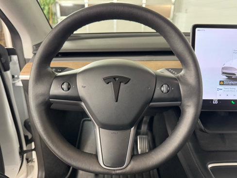 Used 2023 Tesla Model Y AWD image 17