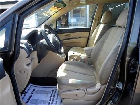 Used 2009 Kia Rondo LX image 11