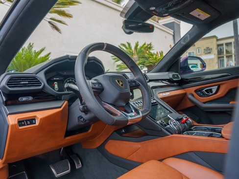 Used 2022 Lamborghini Urus image 12