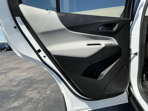 Used 2020 Chevrolet Equinox LT w/ Driver Convenience Package image 43