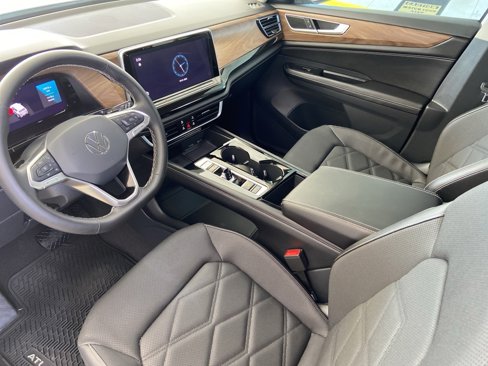 Used 2024 Volkswagen Atlas SE image 9