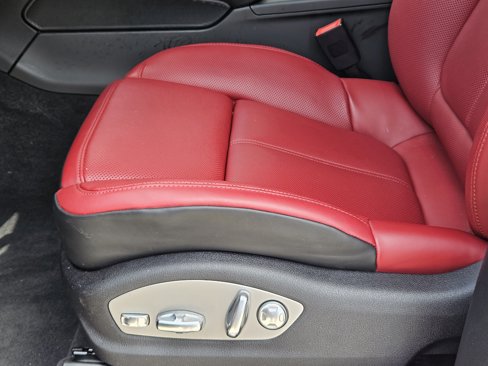 Certified 2025 Porsche Macan S image 33