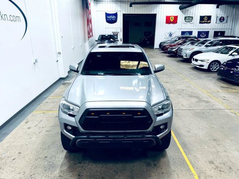 Used 2016 Toyota Tacoma TRD Off-Road image 2