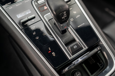 Used 2018 Porsche Panamera 4 image 26