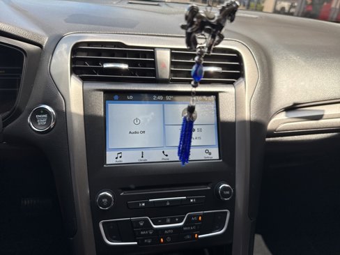 Used 2018 Ford Fusion SE w/ Fusion SE Technology Package image 25