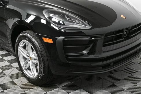 Certified 2025 Porsche Macan image 32