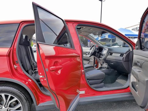 Used 2017 Mitsubishi Outlander SE image 10