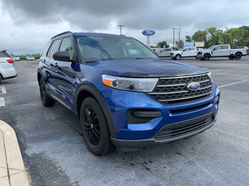 Used 2022 Ford Explorer XLT image 3