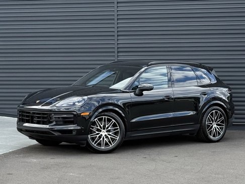 Certified 2025 Porsche Cayenne image 1