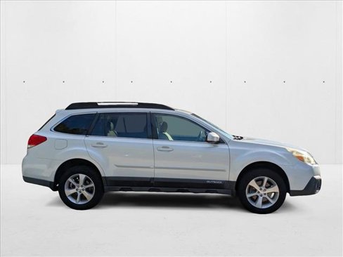 Used 2014 Subaru Outback 3.6R Limited image 4