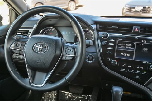 Used 2018 Toyota Camry XLE image 16