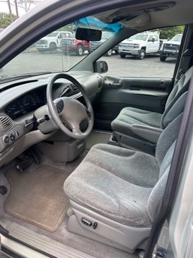 Used 1999 Chrysler Town & Country LX image 8