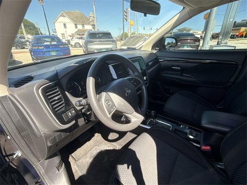 Used 2020 Mitsubishi Outlander ES image 10