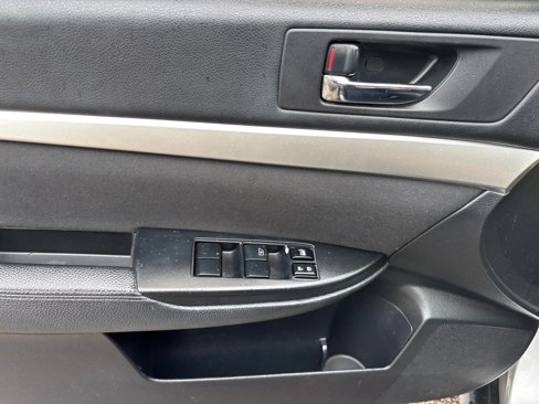 Used 2010 Subaru Outback 2.5i image 24