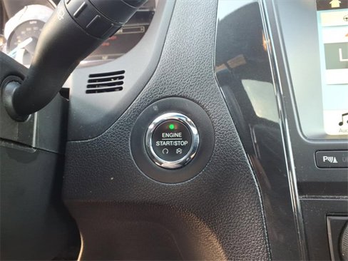 Used 2018 Ford Explorer XLT w/ Equipment Group 202A image 24