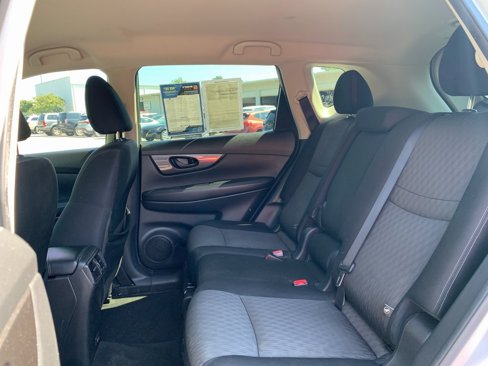 Used 2020 Nissan Rogue S image 22