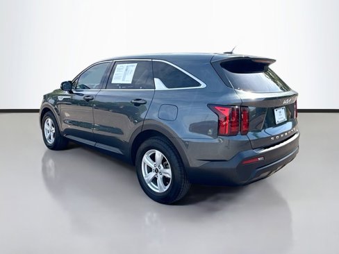 Used 2022 Kia Sorento LX image 7
