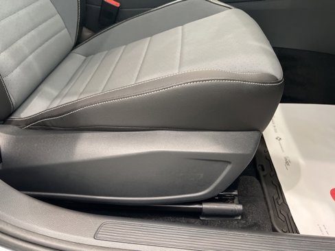 Used 2025 Volkswagen Jetta SE image 21