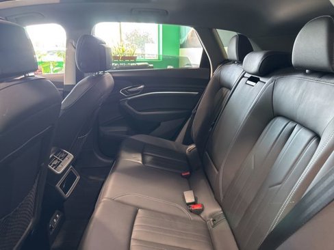 Used 2021 Audi e-tron Premium w/ Convenience Plus Package image 10