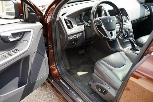 Used 2016 Volvo XC60 T6 Platinum w/ Protection Package image 15