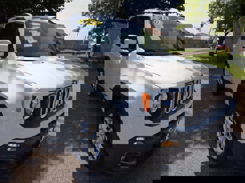 Used 2018 Jeep Renegade Latitude image 1