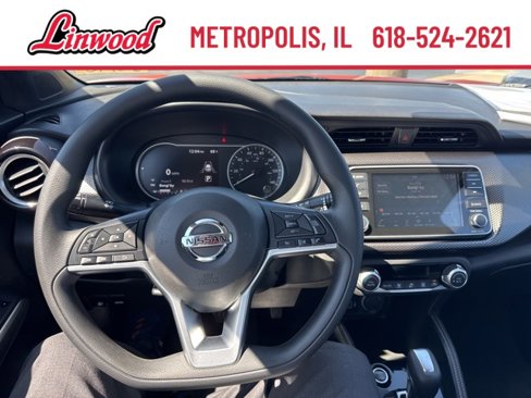 Used 2020 Nissan Kicks SV image 2