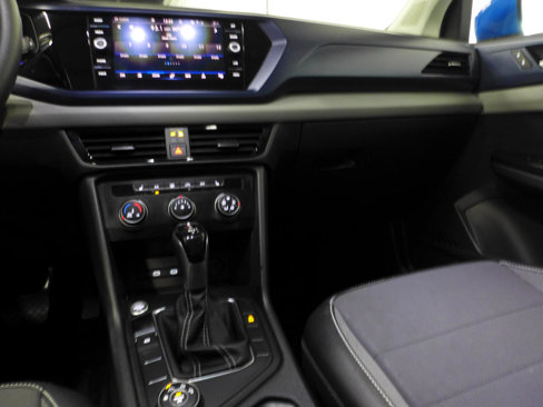 Used 2022 Volkswagen Taos SE w/ Panoramic Sunroof Package image 39