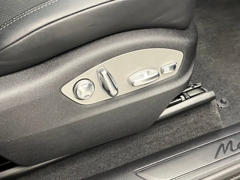 Certified 2024 Porsche Macan image 39