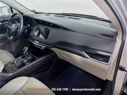 Used 2021 Cadillac XT4 Premium Luxury w/ Cold Weather Package image 29