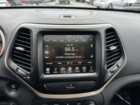 Used 2016 Jeep Cherokee Limited image 18