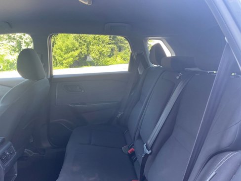 Used 2023 Nissan Rogue S image 23