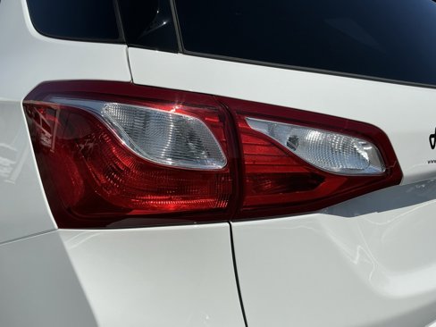 Used 2020 Chevrolet Equinox LT w/ Driver Convenience Package image 15