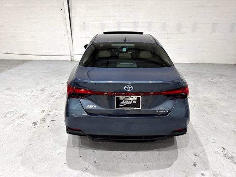 Used 2020 Toyota Avalon Limited image 24