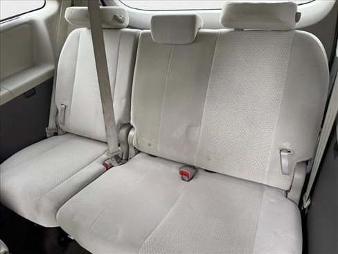 Used 2013 Toyota Sienna LE image 19