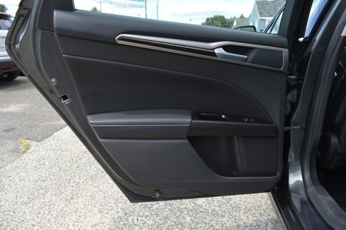Used 2015 Ford Fusion SE w/ Equipment Group 202A image 27