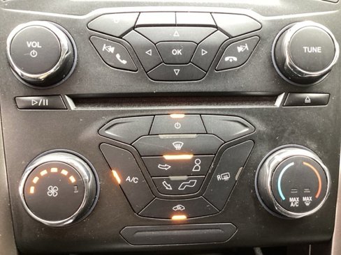 Used 2017 Ford Fusion SE image 18