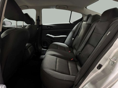 Used 2025 Nissan Altima 2.5 SV image 23
